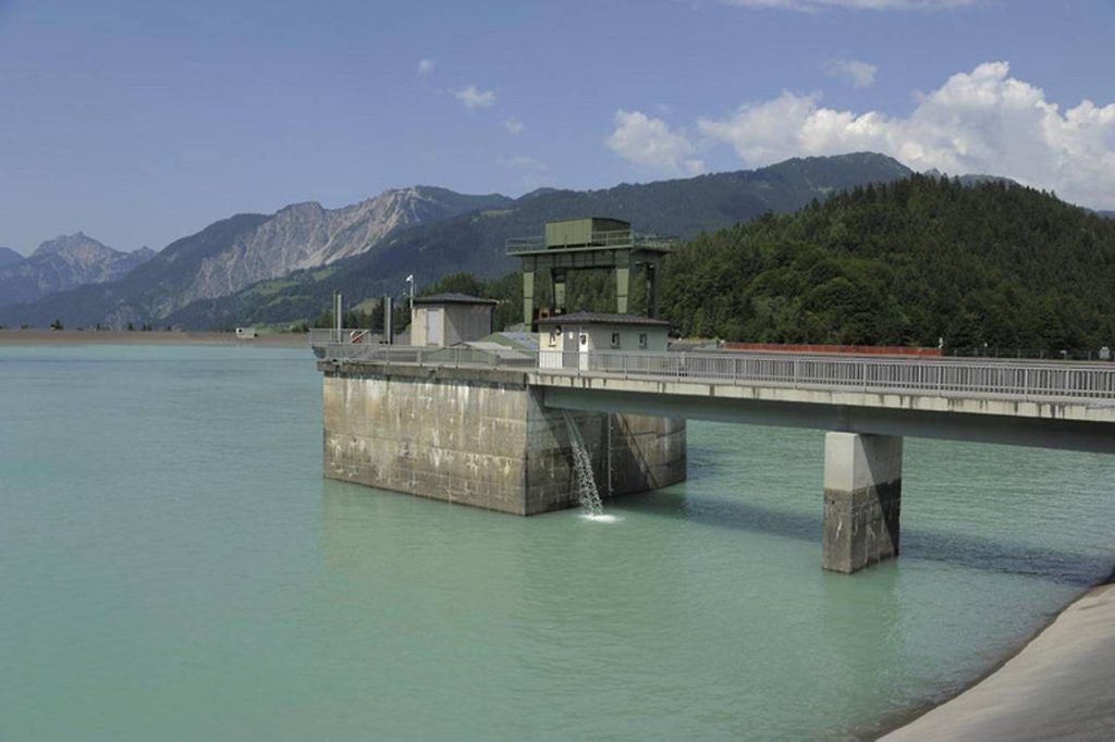 Betrunken ins Staubecken der Illwerke gesprungen