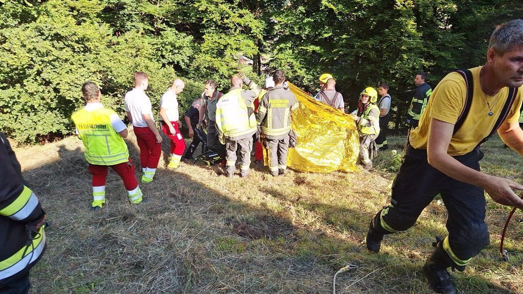Landwirt aus Rasant-Bergtrak geschleudert: Schwer verletzt