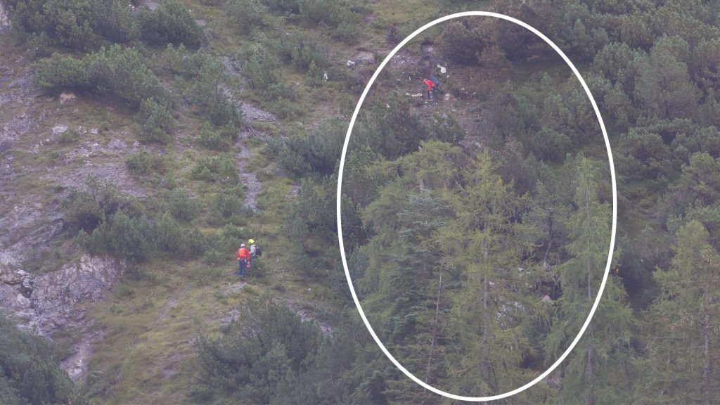 Unheimliche Theorie: Ist das Flugzeug bereits in der Luft zerfetzt? Bilder von der Aufprallstelle, toter Pilot gefunden