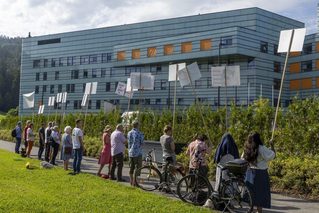 Regelmäßige Gebetsstunde gegen Abtreibungen und warum eine Hecke als Schutz nicht reicht