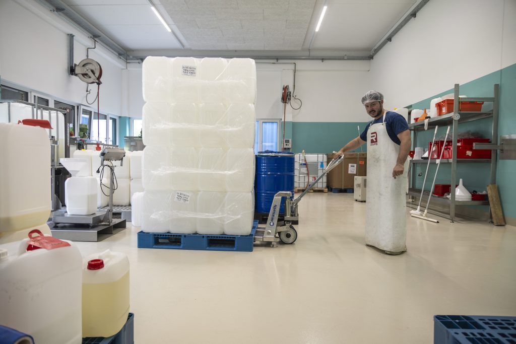 Dieses Dalaaser Unternehmen lässt Würste in ganz Europa tauchen