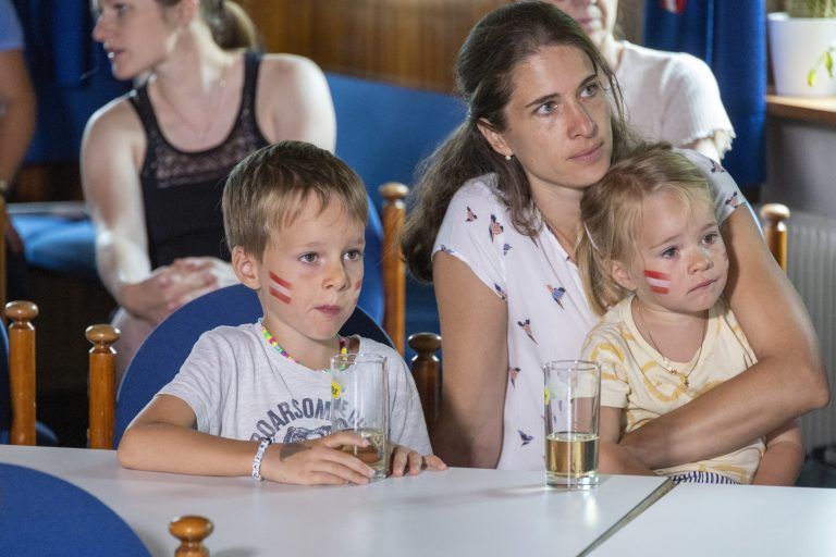 Public Viewing zur Olympiafahrt von Lukas Mähr mit Jubel