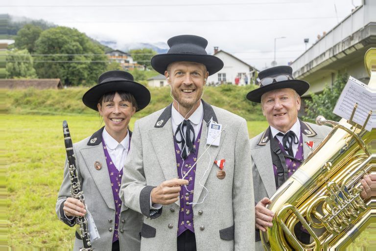 Weltrekordversuch Blasmusik die Festlichkeiten zum 100. Geburtstag des Vorarlberger Blasmusikverbandes (VBV) sind in vollem Gange: Nach der Ausstellungseröffnung „tuten & blasen“ im vorarlberg museum und dem „Zirkus Luft-i-Kuss“ im Festspielhaus folgt am 25. August ein weiterer Höhepunkt im Festkalender – der Auftritt von mehr als 6.000 Musiker:innen aus der Vierländerregion Bodensee am Vorarlberger und Schweizer […]