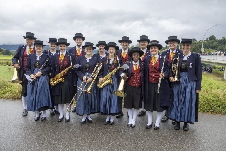 Weltrekordversuch Blasmusik die Festlichkeiten zum 100. Geburtstag des Vorarlberger Blasmusikverbandes (VBV) sind in vollem Gange: Nach der Ausstellungseröffnung „tuten & blasen“ im vorarlberg museum und dem „Zirkus Luft-i-Kuss“ im Festspielhaus folgt am 25. August ein weiterer Höhepunkt im Festkalender – der Auftritt von mehr als 6.000 Musiker:innen aus der Vierländerregion Bodensee am Vorarlberger und Schweizer […]