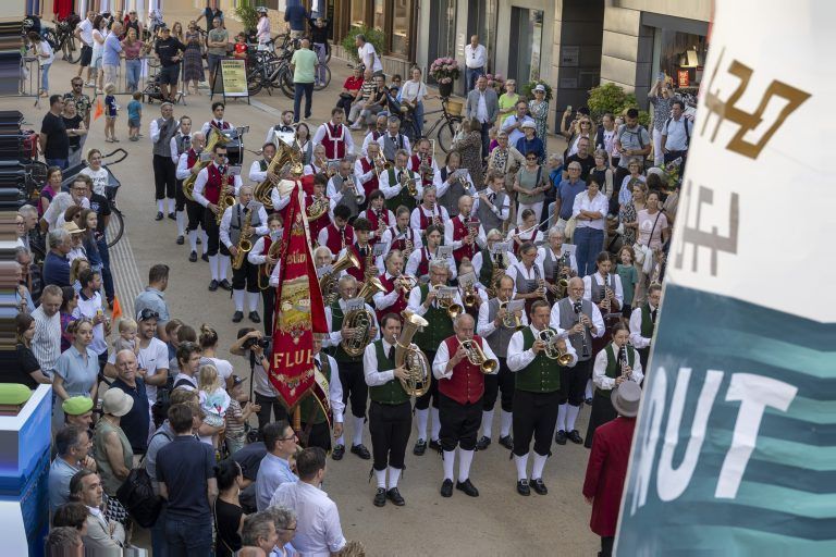 Olympia-Empfang der Segler Drohnenaufnahmen vom neuen Kreisverkehr Drohne Bild von oben Luftbild Luftaufnahme Drohnenfoto Drohnenbild Nüziders