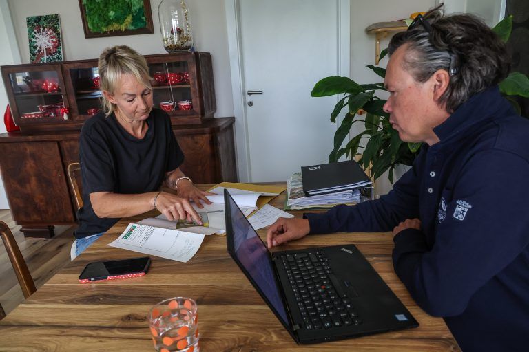 Wohntraum wird zum Albtraum, Häusle-Bauerin, die Opfer eines Streits zwischen der Bauleitung und einer Handwerksfirma wurde. Das Haus wird nicht fertiggestellt, sie lebt in einem halb fertigen Haus.