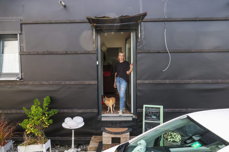 Wohntraum wird zum Albtraum, Häusle-Bauerin, die Opfer eines Streits zwischen der Bauleitung und einer Handwerksfirma wurde. Das Haus wird nicht fertiggestellt, sie lebt in einem halb fertigen Haus.