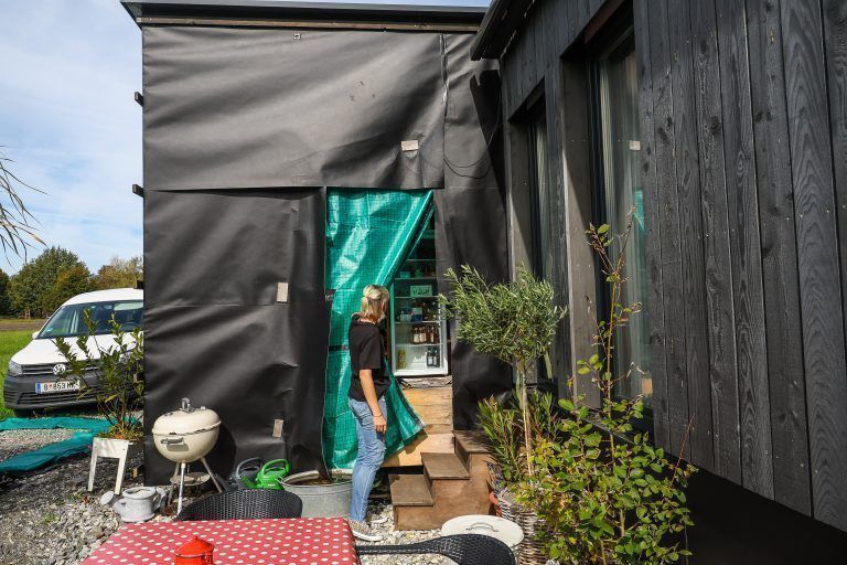 Wohntraum wird zum Albtraum, Häusle-Bauerin, die Opfer eines Streits zwischen der Bauleitung und einer Handwerksfirma wurde. Das Haus wird nicht fertiggestellt, sie lebt in einem halb fertigen Haus.