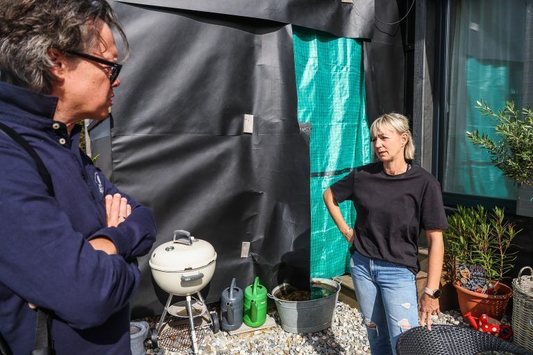 Wohntraum wird zum Albtraum, Häusle-Bauerin, die Opfer eines Streits zwischen der Bauleitung und einer Handwerksfirma wurde. Das Haus wird nicht fertiggestellt, sie lebt in einem halb fertigen Haus.