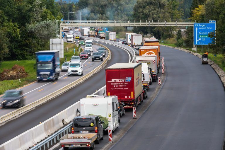 stau a14, baustelle von dornbirn west richtung dornbirn nordstau a14, baustelle von dornbirn west richtung dornbirn nord, gegen 12:00 uhrstau a14, baustelle von dornbirn west richtung dornbirn nord, gegen 12:00 uhr