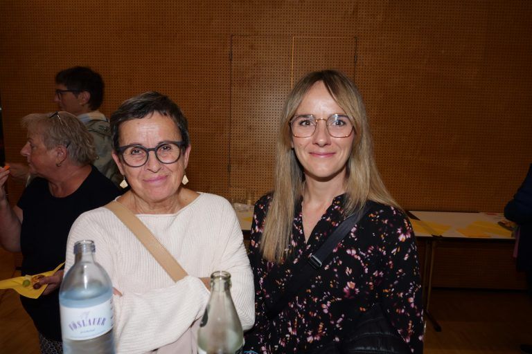 Rebekka Ott und Katharina Ciola. - Marlene Kilga las in Satteins - Marlene Kilga, Krimi, Satteins