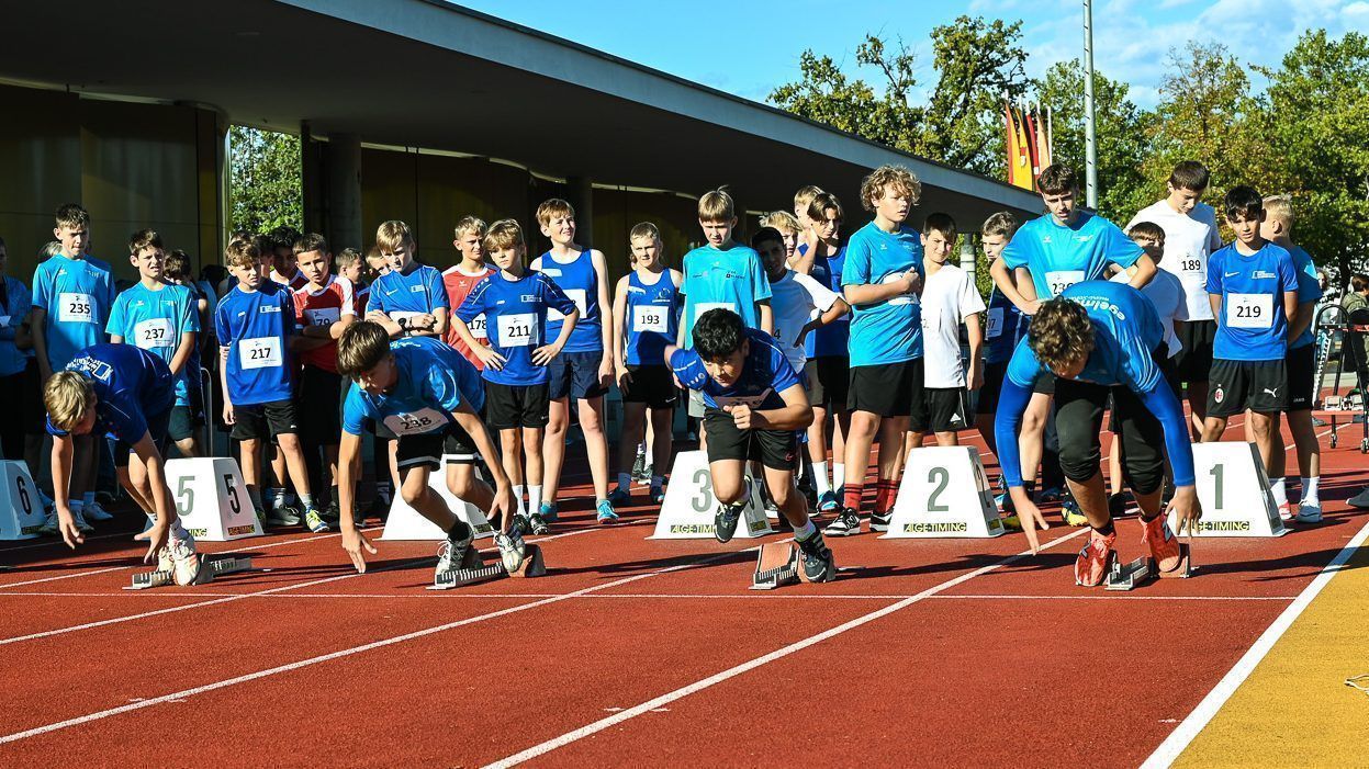 Vorarlberg war Gastgeber des 28. Bodensee-Schulcups. Austragungsort war das Parkstadion in Lustenau. - Sportlicher Wettkampf über Landesgrenzen hinaus - Sportlicher Wettkampf über Landesgrenzen hinaus