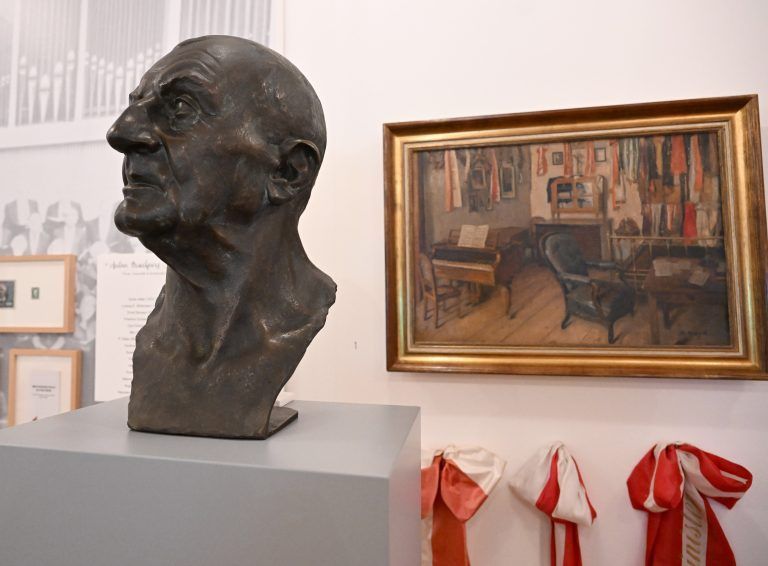 ABD0015_20230302 – ANSFELDEN – STERREICH: ++ THEMENBILD ++ Eine Bste von Anton Bruckner im Bruckner-Museum in Ansfelden am Montag, 27. Februar 2023. Obersterreich begeht 2024 anlsslich des 200. Geburtstag des Komponisten Anton Bruckner das Brucknerjahr. – FOTO: APA/BARBARA GINDL