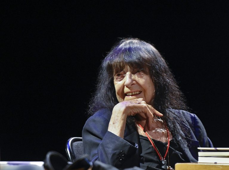 ABD0017_20210604 – WIEN – STERREICH: ++ ARCHIVBILD ++ ZU APA0151 VOM 4.6.2021 – Autorin Friederike Mayrcker am Donnerstag, 20. August 2020, im Rahmen des Literaturfestivals “O-Tne” im Wiener Museumsquartier. Mayrcker ist am heutigen Freitag im Alter von 96 Jahren in Wien gestorben. (ARCHIVBILD VOM 20.8.2020) – FOTO: APA/HERBERT NEUBAUER