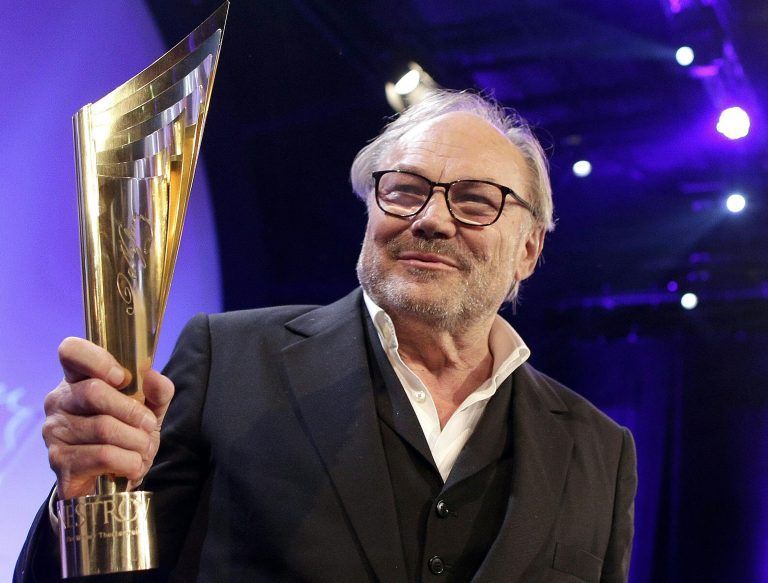 ABD0096_20141110 – WIEN –
STERREICH: Preistrger Klaus Maria Brandauer (Lebenswerk) am Montag, 10. November 2014, anl. der Verleihung “15. Nestroy – Der Wiener Theaterpreis” in der Wiener Stadthalle. – FOTO: APA/GEORG HOCHMUTH