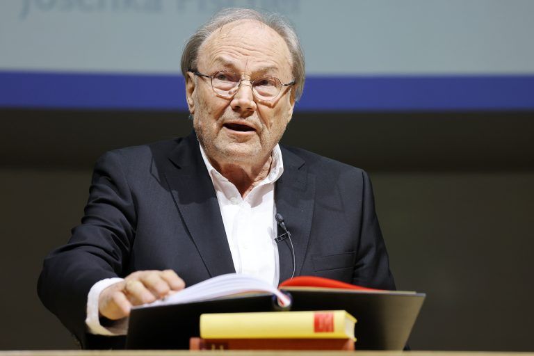 ABD0166_20220330 – DSSELDORF – DEUTSCHLAND: 30.03.2022, Nordrhein-Westfalen, Dsseldorf: Klaus Maria Brandauer, Schauspieler, beginnt seine Vorlesung an der Heinrich-Heine-Universitt. Der sterreichische Schauspieler Klaus Maria Brandauer tritt mit einer Vorlesung seine Gastprofessur an der Heinrich-Heine-Universitt Dsseldorf an. ( zu dpa: “Klaus Maria Brandauer tritt Gastprofessur in Dsseldorf an “) Foto: Oliver Berg/dpa +++ dpa-Bildfunk +++. – FOTO: […]