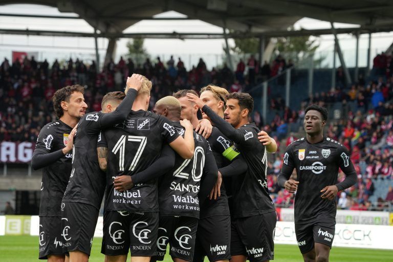 ABD0212_20240915 – GRAZ – STERREICH: Den Jubel zum 1:0 von Gustavos Satos Costa (Altach) und der Mannschaft am Sonntag, 15. September 2024, whrend der Admiral Bundesliga-Begegnung, Grunddurchgang, 6. Spieltag, zwischen GAK und Cashpoint SCR Altach in Graz. – FOTO: APA/EXPA/MARCEL PAIL