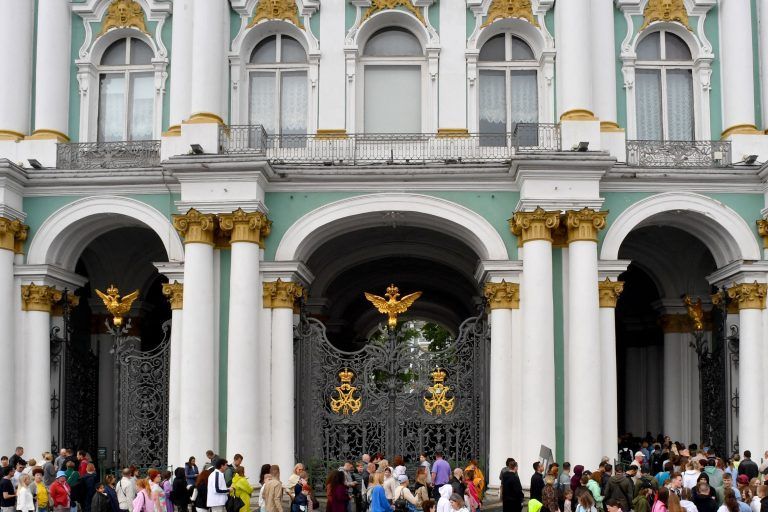 RUSSIA-UKRAINE-CONFLICT-TOURISM-CHINA