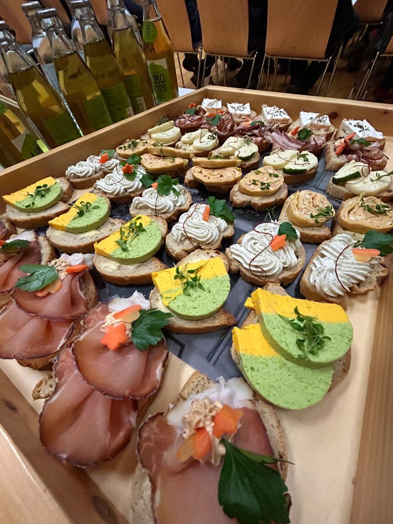 Petra Stemer, Stickerin, Montafoner Tracht, Vorarlbergerin des Tages; Bäuerinnenbuffet