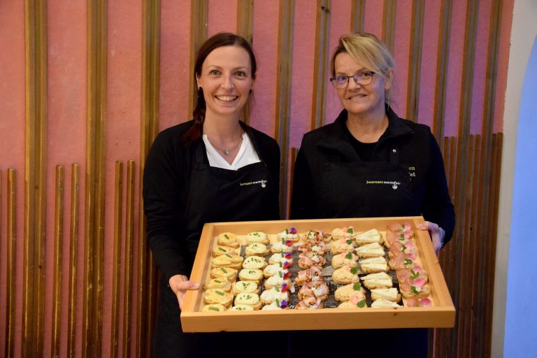 Petra Stemer, Stickerin, Montafoner Tracht, Vorarlbergerin des Tages; Bäuerinnenbuffet