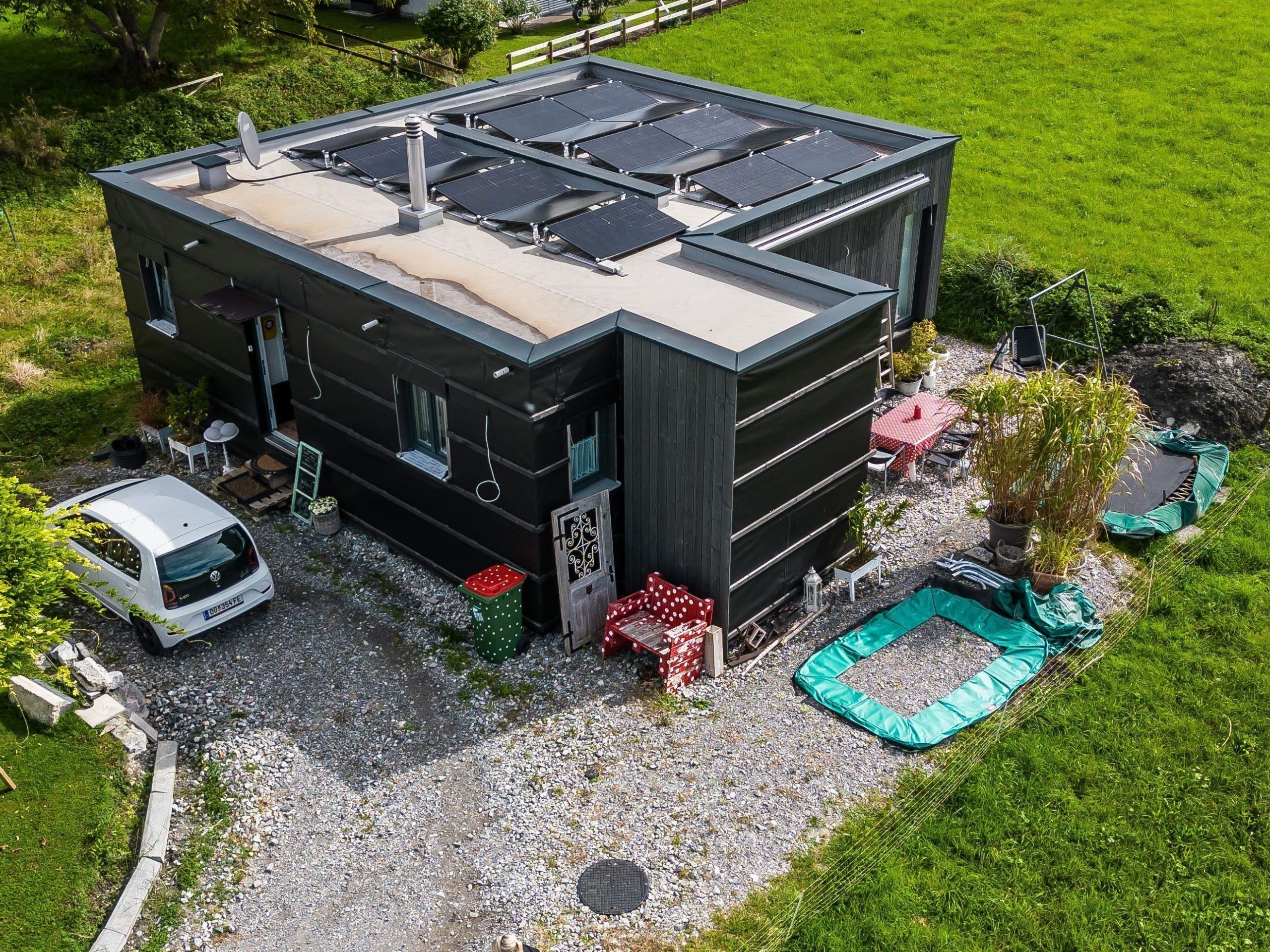 Wohntraum wird zum Albtraum, Häusle-Bauerin, die Opfer eines Streits zwischen der Bauleitung und einer Handwerksfirma wurde. Das Haus wird nicht fertiggestellt, sie lebt in einem halb fertigen Haus.Wohntraum wird zum Albtraum, Häusle-Bauerin, die Opfer eines Streits zwischen der Bauleitung und einer Handwerksfirma wurde. Das Haus wird nicht fertiggestellt, sie lebt in einem halb fertigen Haus.