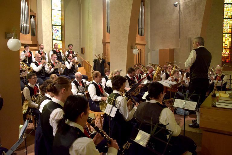 Fest "90 Jahre Heilig-Kreuzkirche Bludenz", Kirche und Kirchplatz