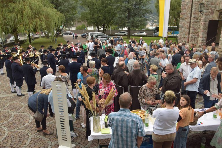 Fest "90 Jahre Heilig-Kreuzkirche Bludenz", Kirche und Kirchplatz