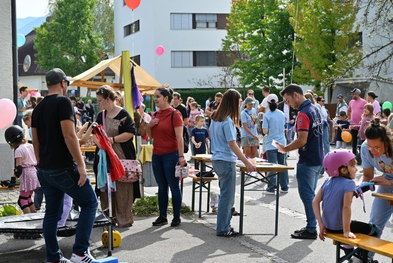 Am Sonntag verwandelte sich das Zentrum Lustenaus in einen riesigen Spielplatz für Kinder. - © bvs