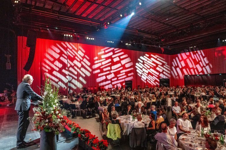 Russpreis 2024, Russpreisverleihung, Judith Bechtold und Ingrid Rüscher