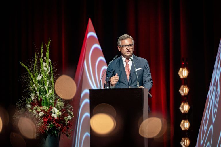 Russpreis 2024, Russpreisverleihung, Judith Bechtold und Ingrid Rüscher
