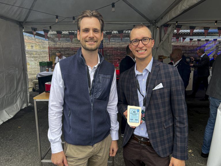 Florian Sutterlüty und Elias Fessler bei der Verkostung