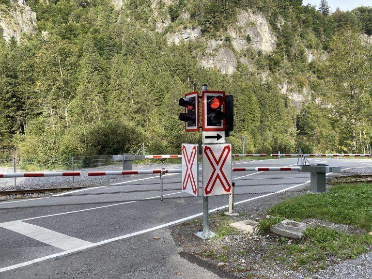 Bahnschranke Alma-Kreuzung, Bahnübergang