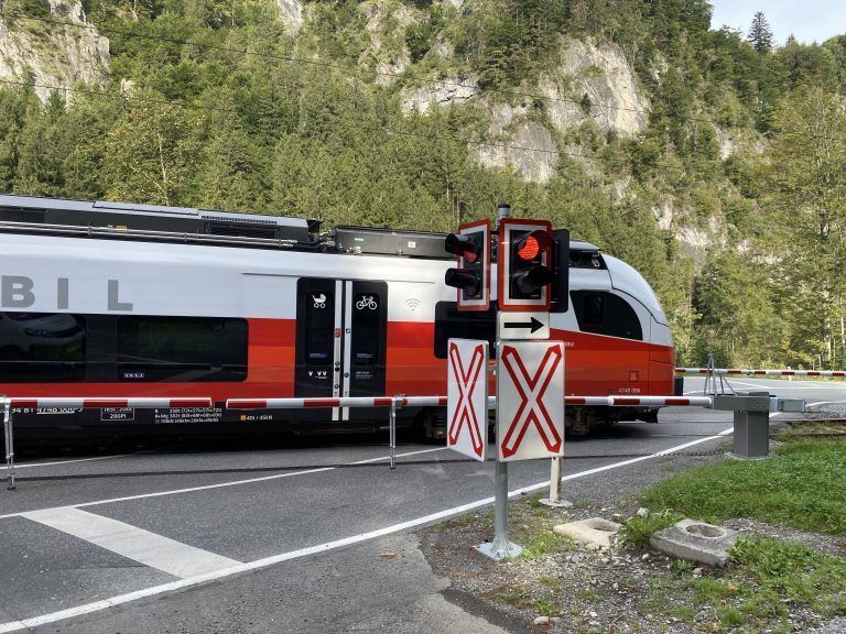 Bahnschranke Alma-Kreuzung, Bahnübergang