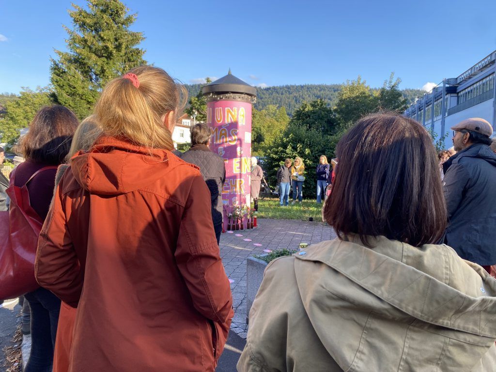 100 Menschen gedenken nach Femizid Opfer von Kennelbach