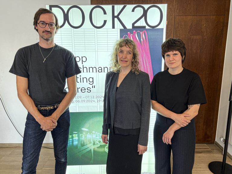 Künstler Philipp Fleischmann, Daniela Fetz-Mages (Kommunikation) und Kuratorin Anne Zühlke luden ins Dock20 zur Vernissage