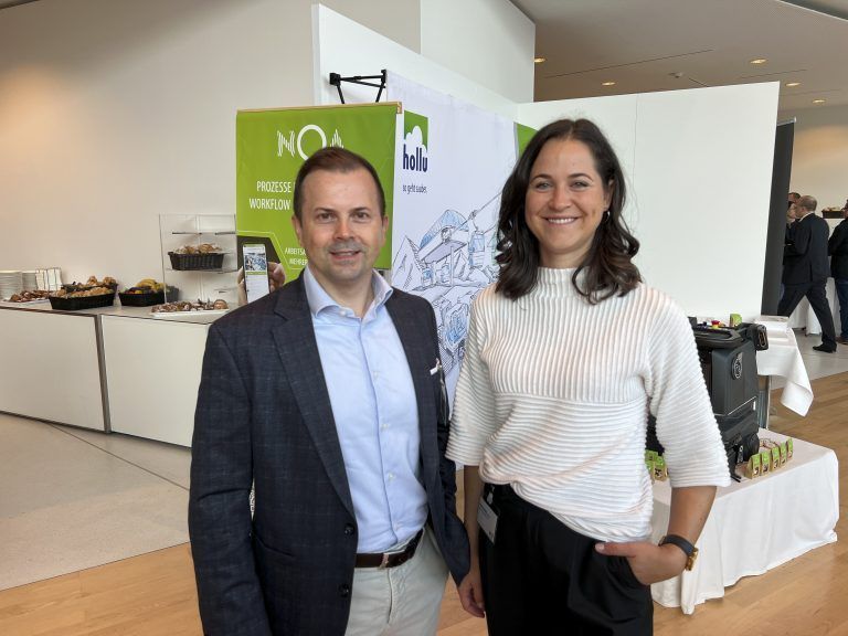 Nadine Hämmerle und Oliver Reczek (Leica Geosystems) kamen zum Forum