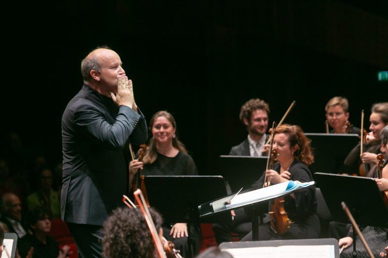 Bregenz am 29.9.2024 SOV Symphonieorchester Vorarlberg, Konzert im Festspielhaus, Violinkonzert mit Geiger Kolja Blacher