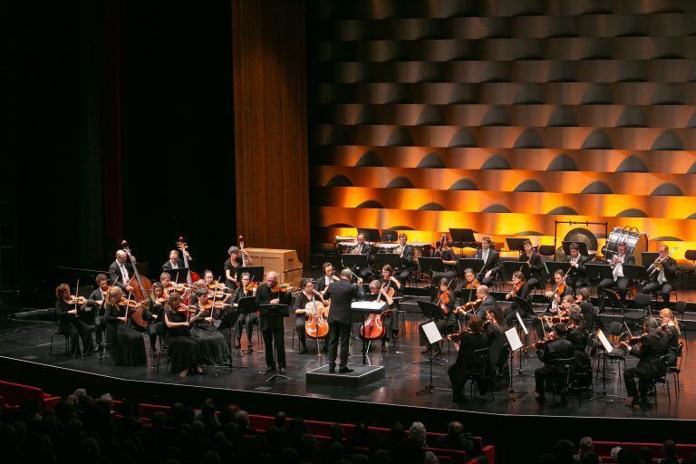 Bregenz am 29.9.2024 SOV Symphonieorchester Vorarlberg, Konzert im Festspielhaus, Violinkonzert mit Geiger Kolja Blacher