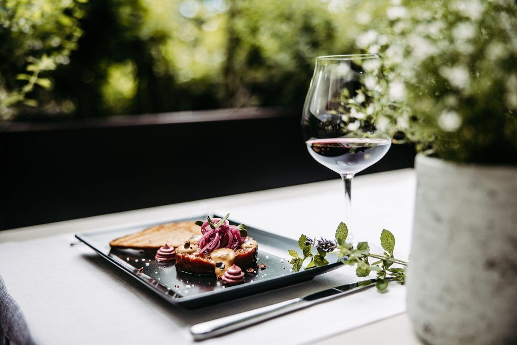 Klassiker mit dem gewissen Etwas: Beef Tatar mit Chili-Mayonnaise