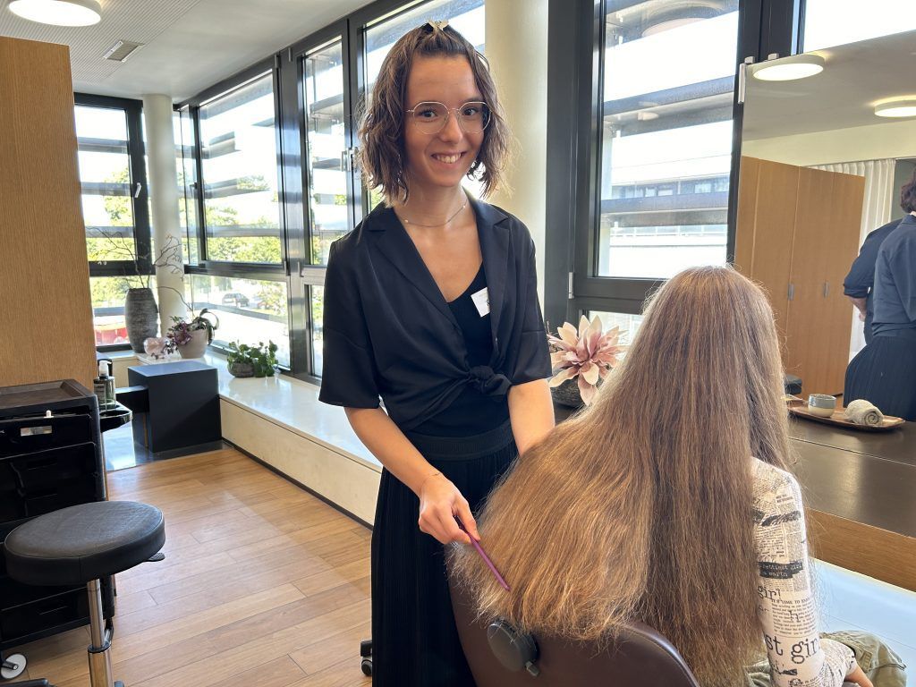 Vor der mutigen Haarspende: &#8220;Bist du bereit zum Abschneiden?&#8221;
