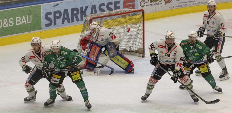 Eishockey Alps Hockey-League-Play-off-Spiels EC Bregenzerwald gegen Rittner Buam