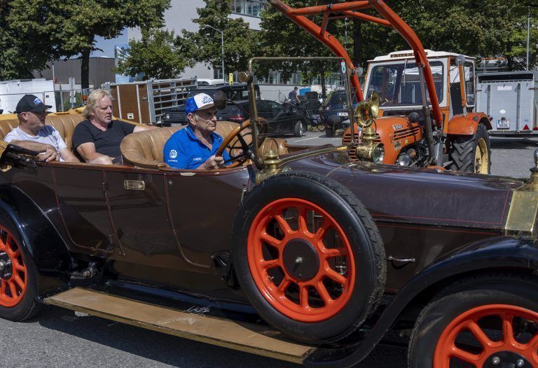 Traktor Oldtimer Ausstellung, Tiervorführungen i Tag der Landwirtschaft