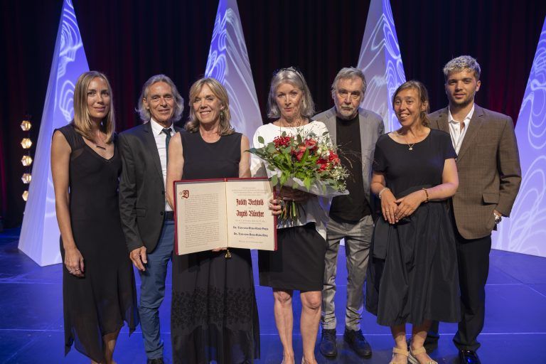 Russpreis 2024 Verleihung Veranstaltung Musik AnspracheÜbergabe Gruppenbild