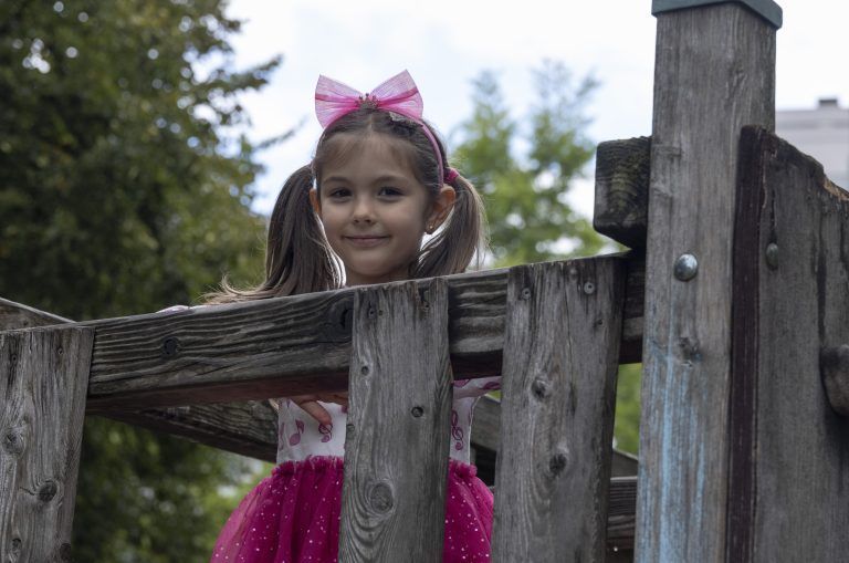 Ehrenamtliche im Familiendienst Julia Zambonin und ihr “Leihkind”