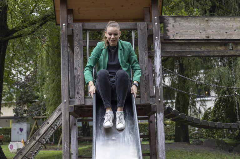 Ehrenamtliche im Familiendienst Julia Zambonin und ihr “Leihkind”