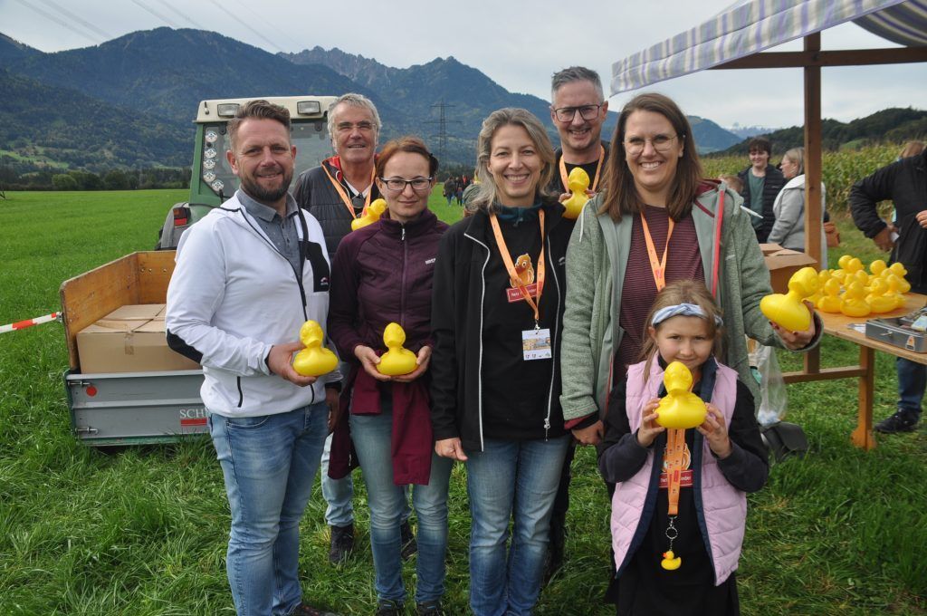 Achtes Bludescher Entenrennen vereint Region und unterstützt „Netz für Kinder“