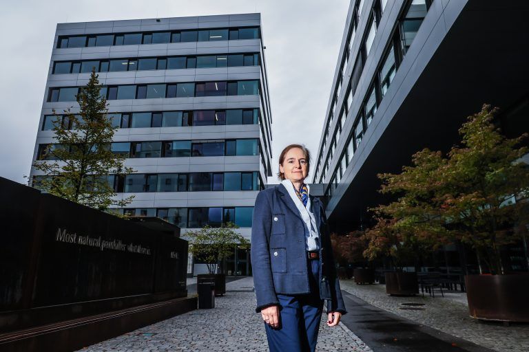 vdt, Regine Kadgien wird neue Rektorin der FH Vorarlberg. Benötige bitte Bilder von Regine Kadgien im Büro, Vorlesungssaal, vor der FH für eine “Vorarlbergerin des Tages”;