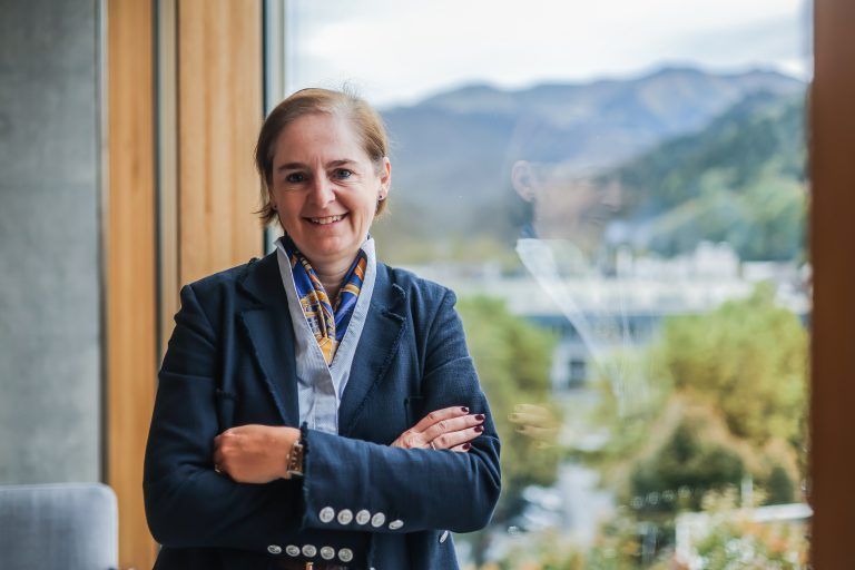 vdt, Regine Kadgien wird neue Rektorin der FH Vorarlberg. Benötige bitte Bilder von Regine Kadgien im Büro, Vorlesungssaal, vor der FH für eine “Vorarlbergerin des Tages”;