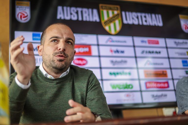 Fu§ball, Austria Lustenau, vorstellung Mirco Papaleo, hiermit laden wir euch zur offiziellen Vorstellung unseres neuen Sportdirektors Mirco Papaleo ins Glashaus ein. Bitte verschiedenste Motive, auch neue Bilder von Bernd Bsch