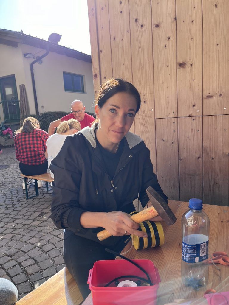 Bienen für den neuen Garten. - Gemeinsam für ein buntes Mittelfeld - Verschönerungsaktion VS Mittelfeld